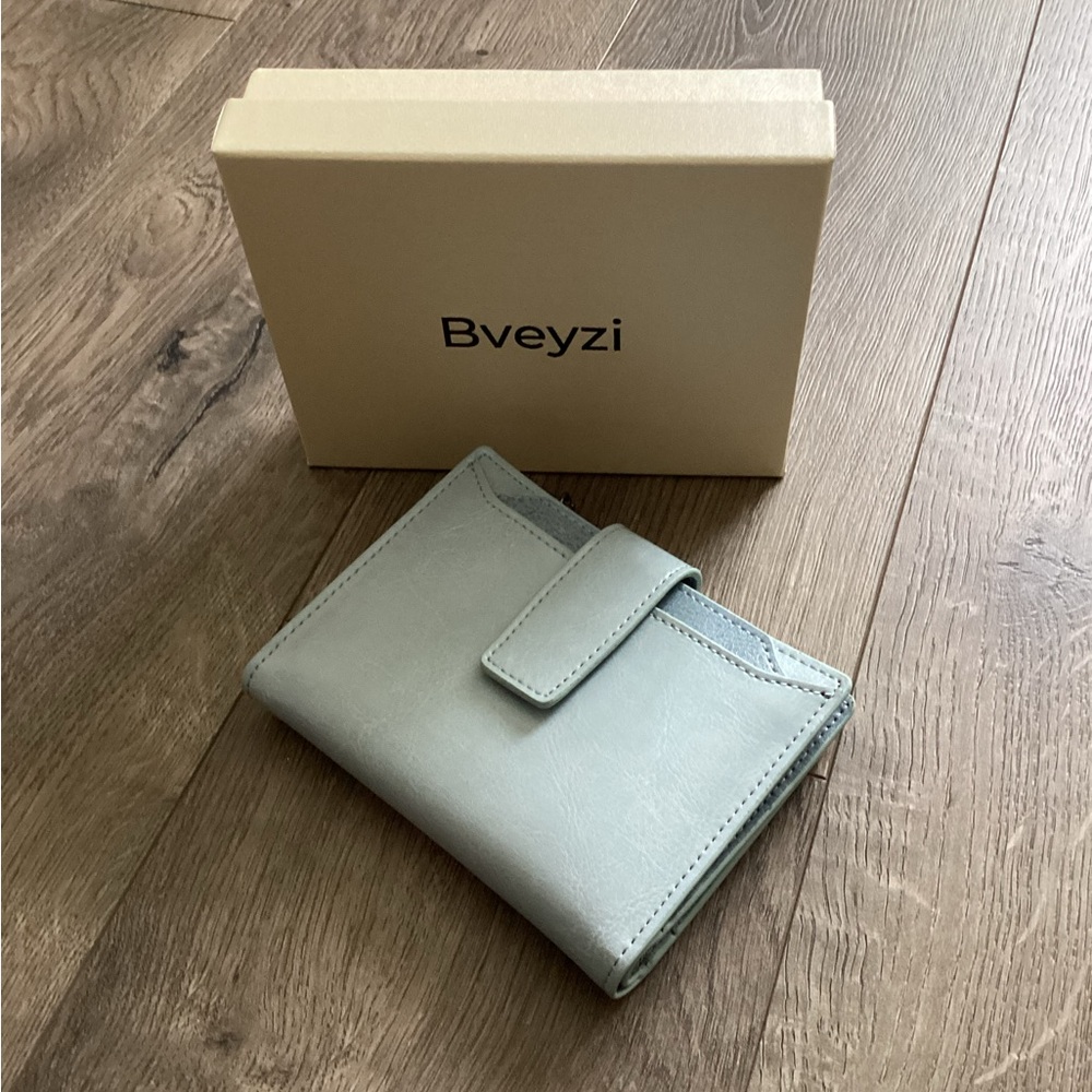 Bveyzi Light Blue Wallet